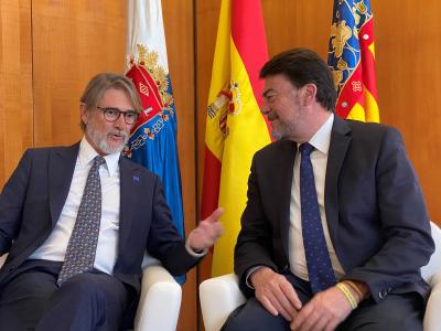 El secretari autonòmic davant la Unió Europea i les Comunitats Autònomes s’ha reunit amb l’alcalde d’Alacant i el president de la Diputació alacantina